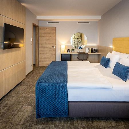 Nádas Tó Park Hotel Vasad Esterno foto