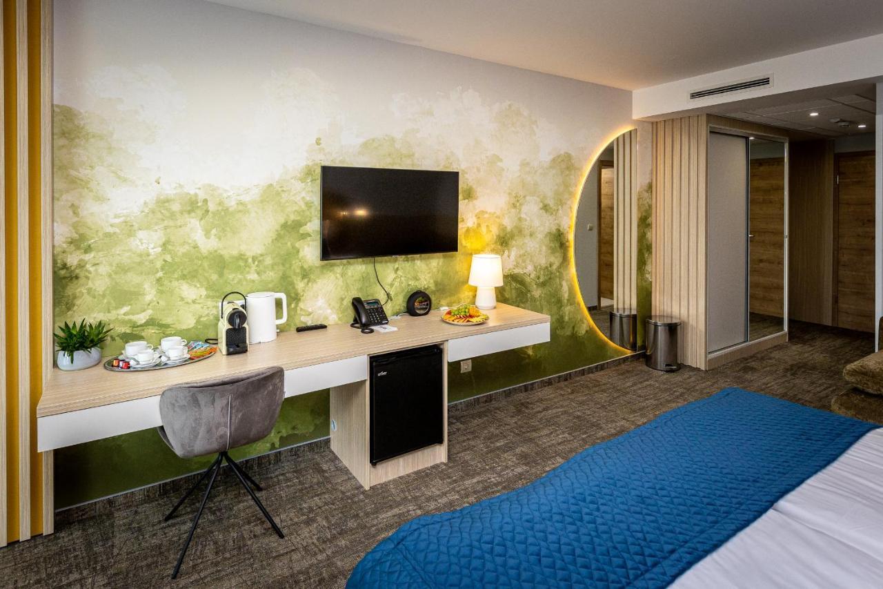 Nádas Tó Park Hotel Vasad Esterno foto