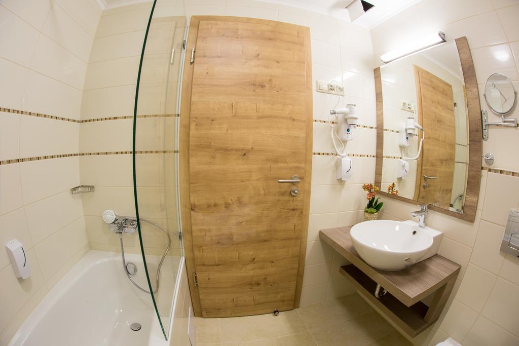 Nádas Tó Park Hotel Vasad Esterno foto