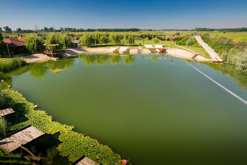 Nádas Tó Park Hotel Vasad Esterno foto