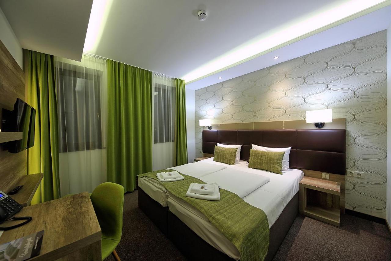 Nádas Tó Park Hotel Vasad Esterno foto