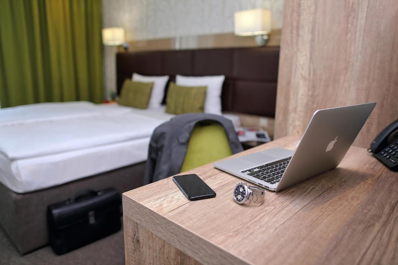 Nádas Tó Park Hotel Vasad Esterno foto